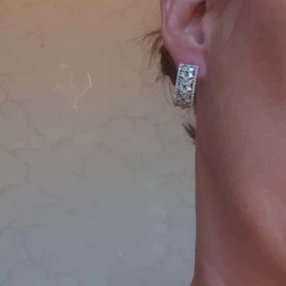 Silver diamond finish studs - Picture 4 of 11